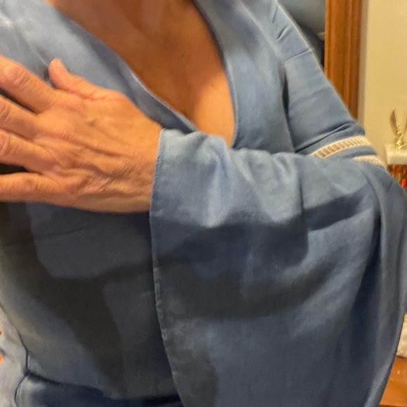 Lovers + Friends Bell Sleeve Chambray Top,all I can say is that I love this top! - Picture 4 of 8